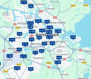 Screenshot der Google-Maps-Hotelkarte mit Hotels entlang der AA1, A2, A4, A7, A9 und A10 in der Nähe von Amsterdam, Niederlande. Jedes Hotel ist mit einem Preislabel auf der Karte markiert.