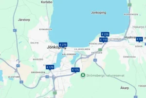 Screenshot der Google-Maps-Hotelkarte mit Hotels entlang der E4, R40 und R47 in der Nähe von Jönköping, Schweden. Jedes Hotel ist mit einem Preislabel auf der Karte markiert.