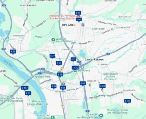 Screenshot der Google-Maps-Hotelkarte mit Hotels entlang der A1, A3, A59 und B8 in der Nähe von Leverkusen, Nordrhein-Westfalen. Jedes Hotel ist mit einem Preislabel auf der Karte markiert.